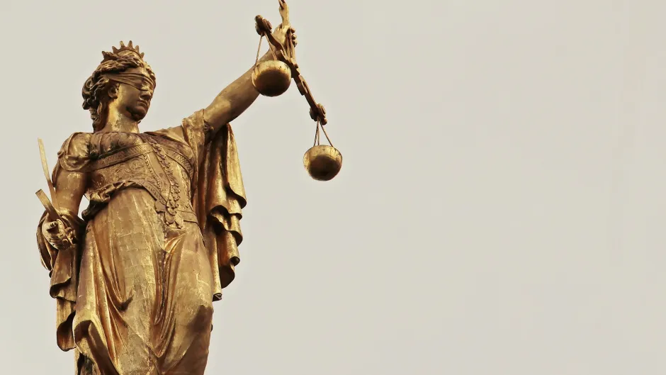 Rubrik_Politik_und_Recht_.Pixabay_justitia-2597016_1920